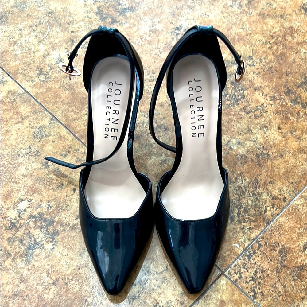 Journee Collection Women's Black Heels